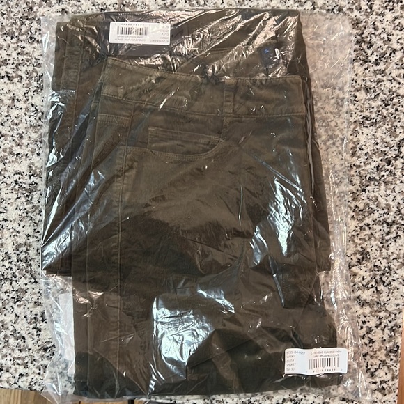 PAIGE - NWT! Genevieve Flare Jeans in Dark Brushed Olive Corduroy - Picture 5 of 9